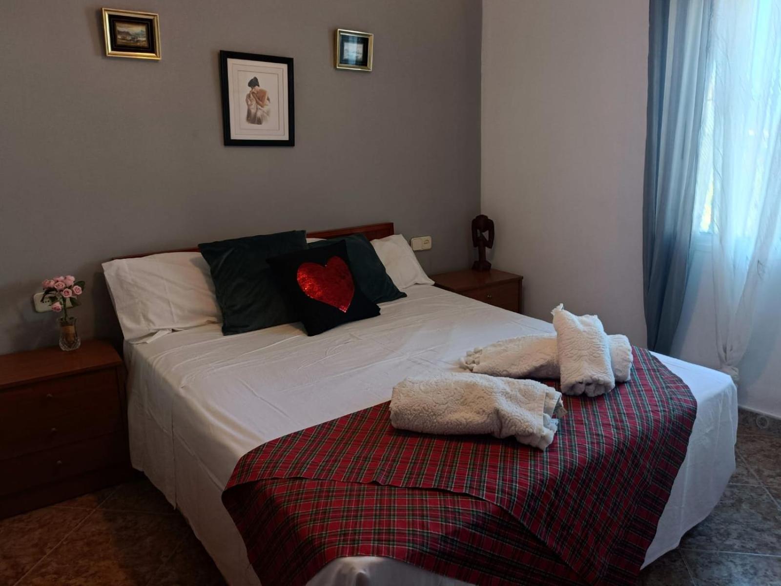 Bedroom With Private Bathroom And Two-Bedroom Family Suite In Quiet Forest Country House 80M2 Large Swimming Pool Music Town Lliria The Garden And Swimmingpool And Garden Are Shared Buitenkant foto