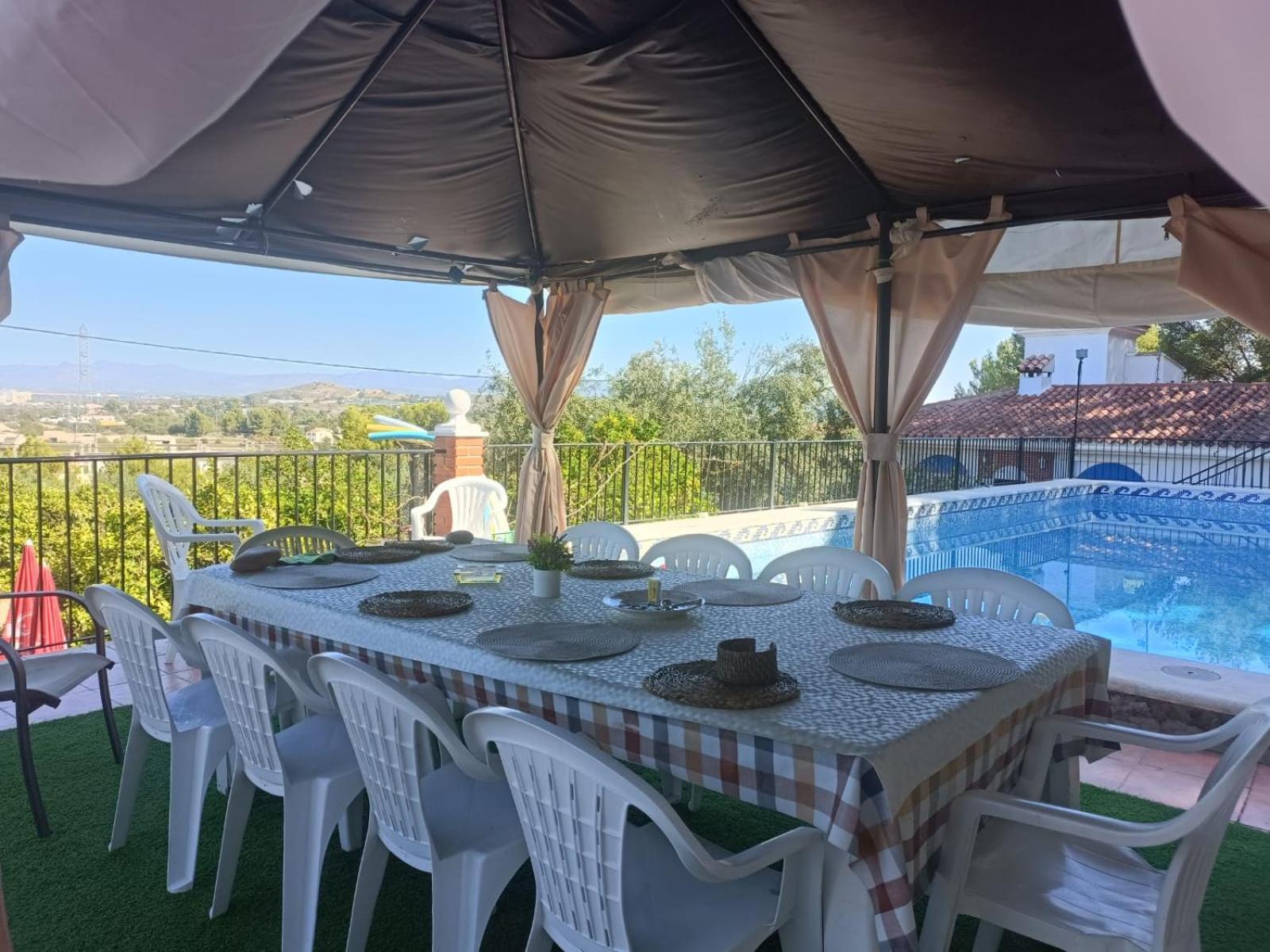 Bedroom With Private Bathroom And Two-Bedroom Family Suite In Quiet Forest Country House 80M2 Large Swimming Pool Music Town Lliria The Garden And Swimmingpool And Garden Are Shared Buitenkant foto