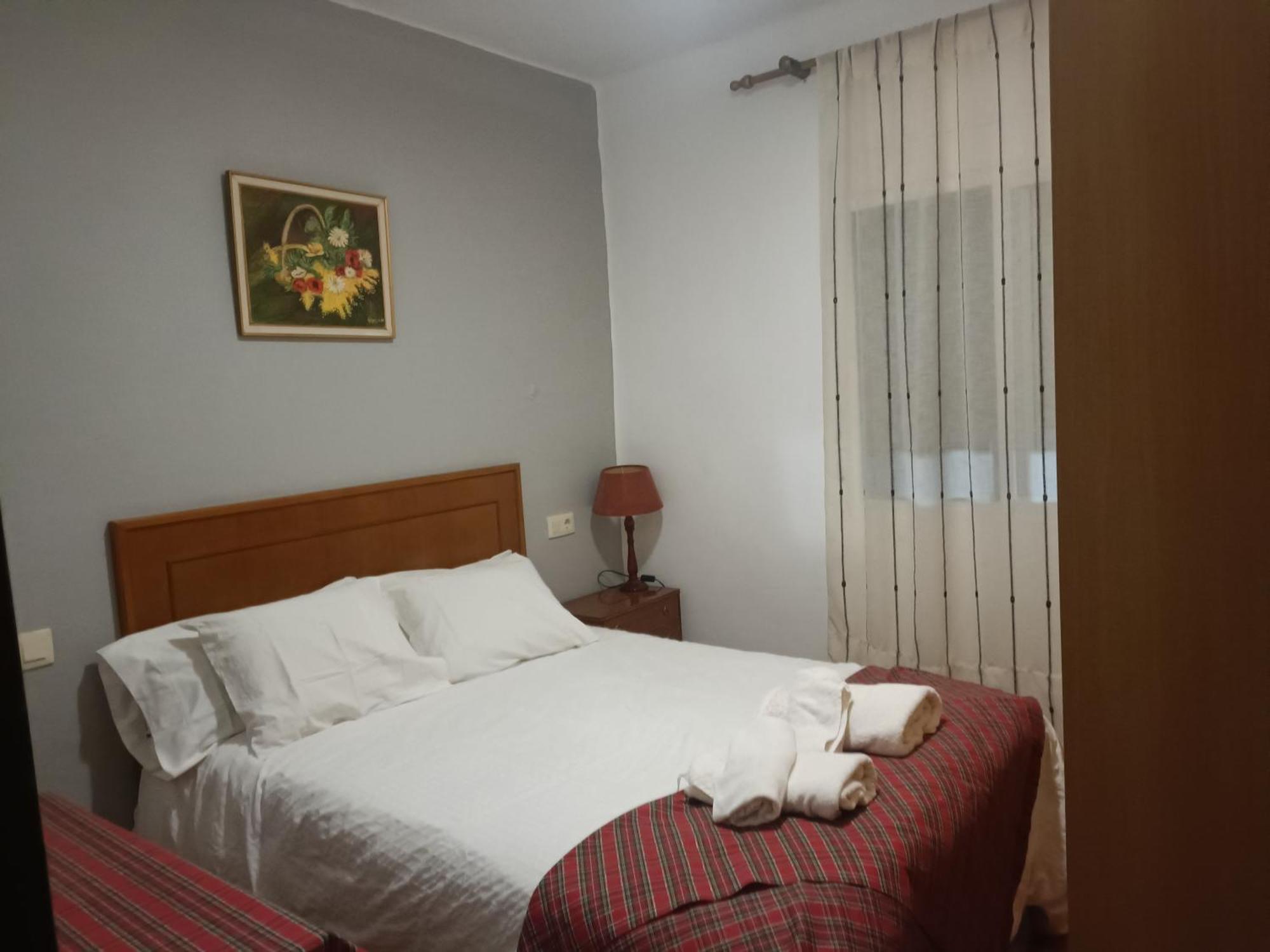 Bedroom With Private Bathroom And Two-Bedroom Family Suite In Quiet Forest Country House 80M2 Large Swimming Pool Music Town Lliria The Garden And Swimmingpool And Garden Are Shared Kamer foto